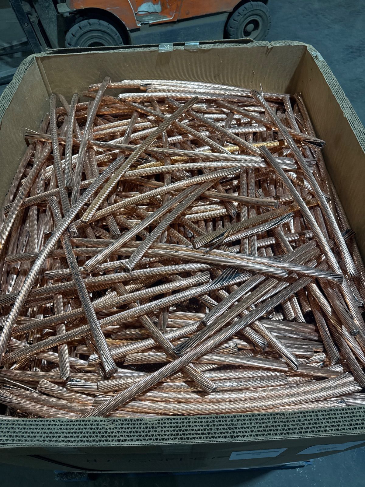 Stripped copper cable in an unbranded container